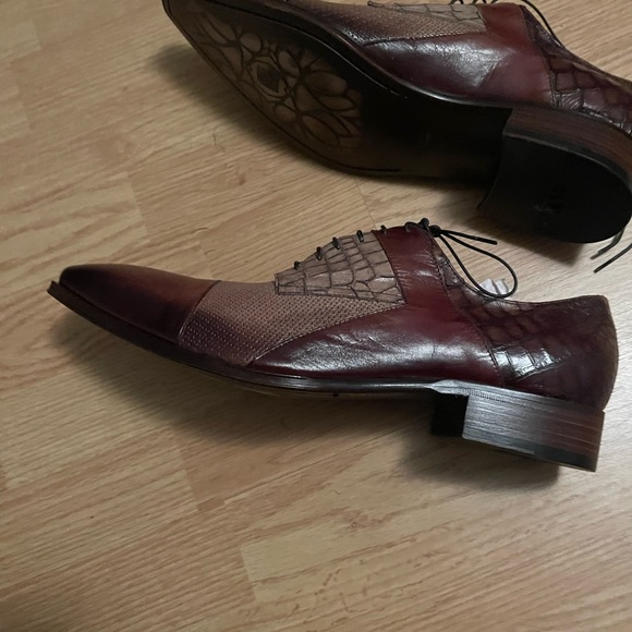 Nice worn only to for few hours once. main image 4
